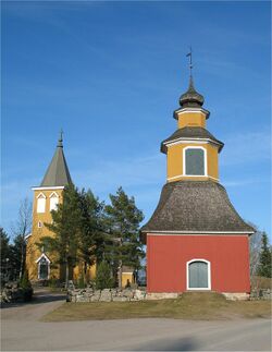 Kiikalan kirkko (1859) ja kellotapuli (1800).