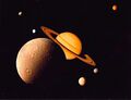 Księżyce Saturna.jpg