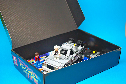 File:DeLoreanSetInBox.jpg