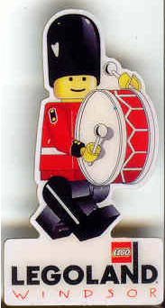 Pin82 Legoland Windsor - Minifig Grenadier with Bass Drum.jpg