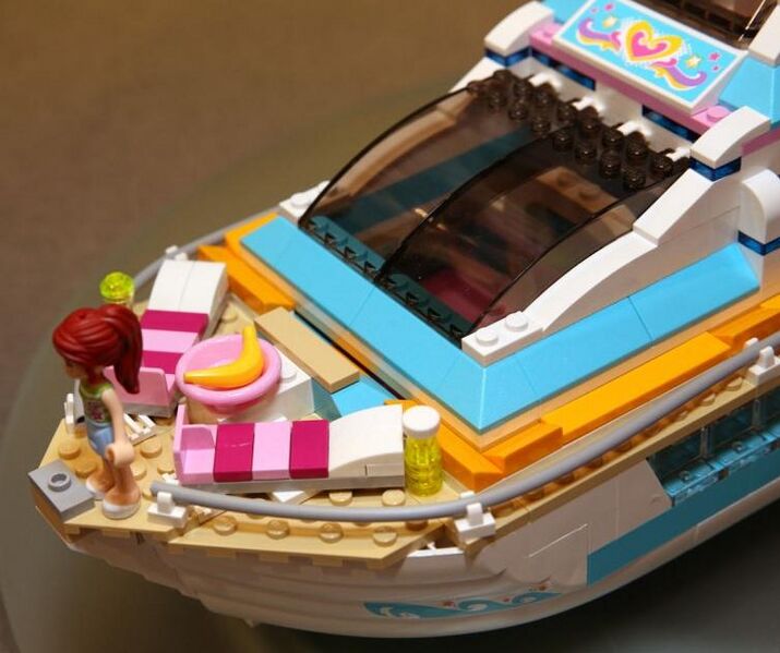 File:Dolphin Cruiser front.jpg