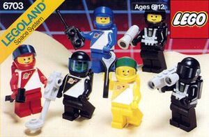 6703 Space Minifigures.jpg