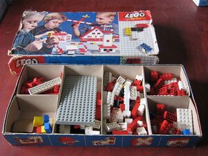 040-Basic Building Set in Cardboard.jpg