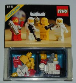 6711- LEGO Mini-Figures.jpg
