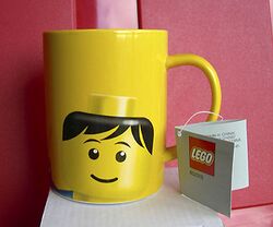 852215 Cup Mug, Minifig Head Male Pattern Yellow.jpg