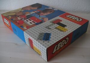 030-Basic Building Set in Cardboard.jpg