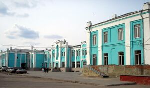 Вид на ртищевский вокзал со стороны привокзальной площади (2007)