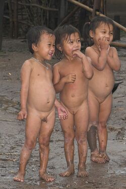在寮國拍攝的苗族兒童