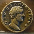 Bronze sestertius Antoninus MBA Lyon.jpg