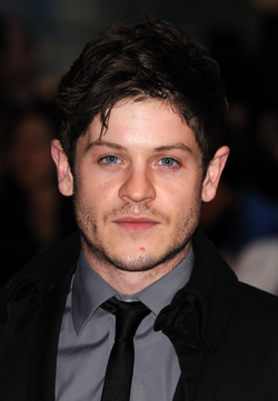 Iwan Rheon.png