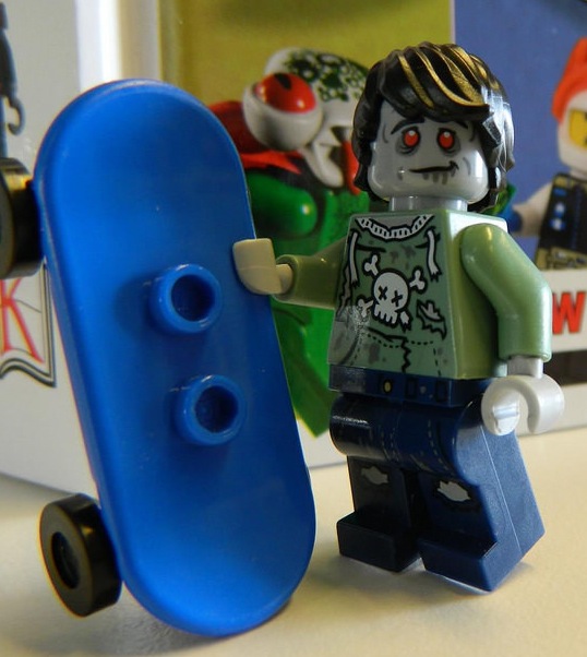 inklusive Minifigur Zombie-Skateboarder Fachbuch LEGO® Mega-tolle Minifiguren 
