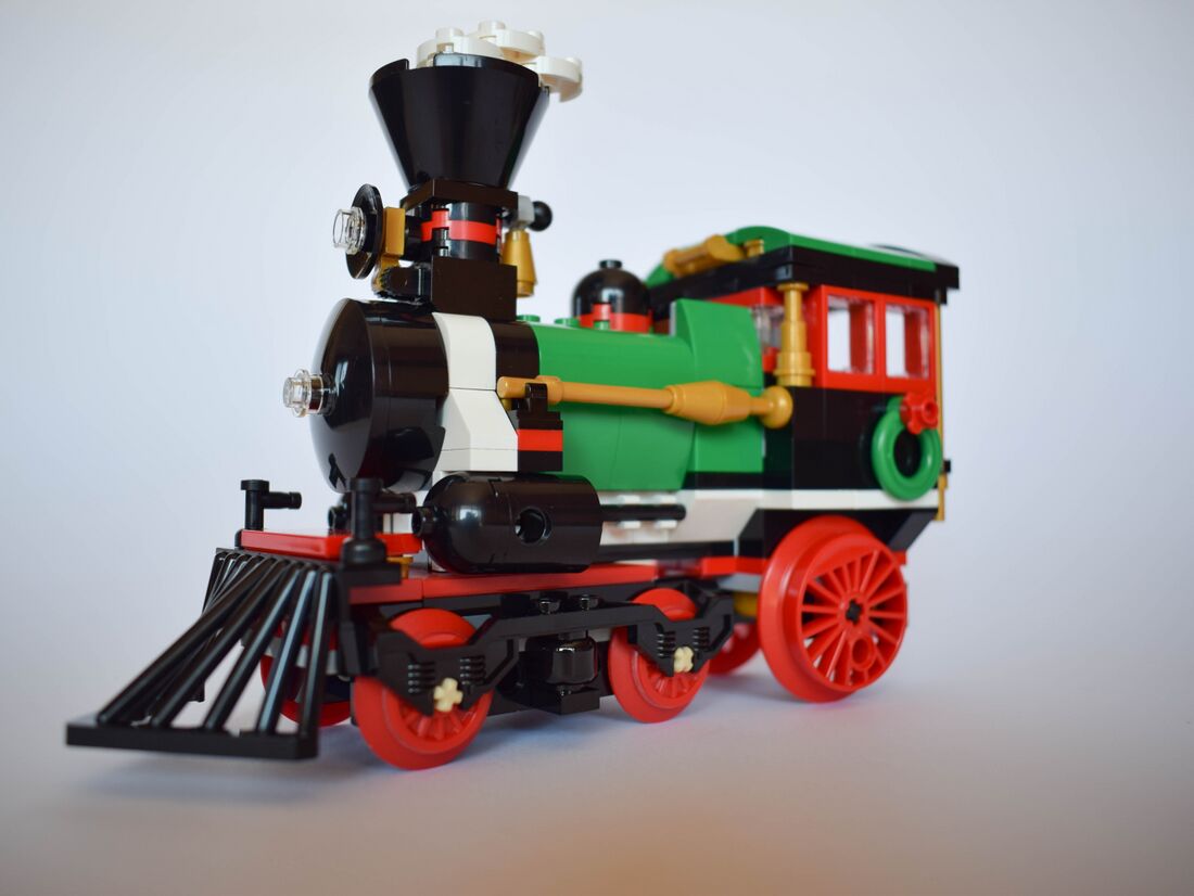 Review:10254 Winter Holiday Train - Brickipedia, the LEGO Wiki