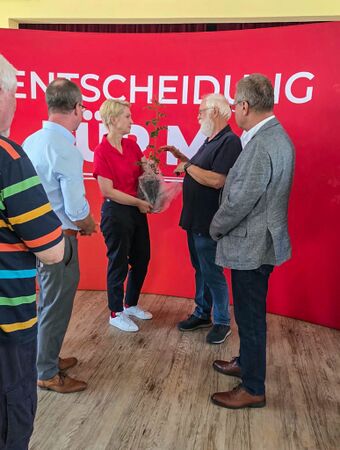 ... war am 13.8.26 in Tessin und erhielt vom Züchter eine 'Tessiner Jubiläumsrose'