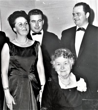 Béby avec ses amis "d'Onst Lidd" (Lou Koster, Laurent Koster, Venand Arend) dans les années 70