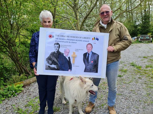 Sue Hansen au Musée Héritage de Goesnes avec Vincent Van Brabant (avec son chien Thor) en avril 2025